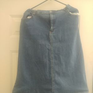 Liz And Me blue Jean skirt size 18W below the knee length.great pre owned condit